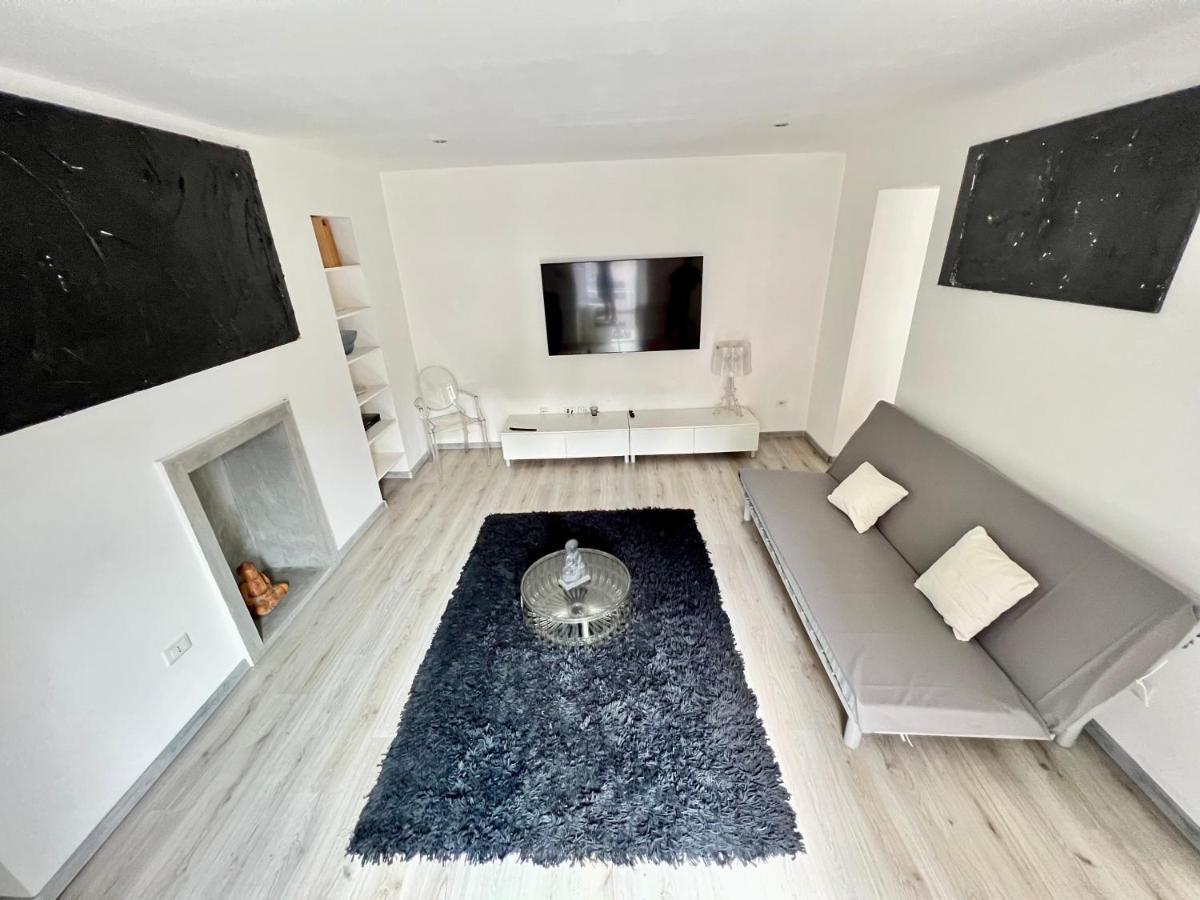 Abstract House Design Home In Center Of Torino Eksteriør billede